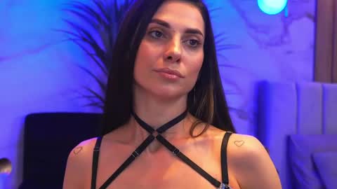 Elly online show from April 17, 6:44 pm