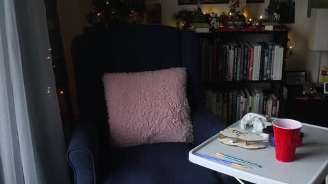 Elly Naomi online show from December 6, 4:06 pm