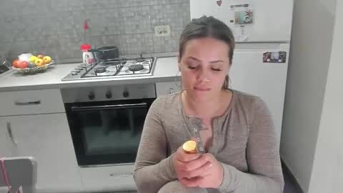 Snapshot of ellyslimdoll chatting on March 25, 8:37 pm ellslimdoll online show from March 25, 8:37 pm