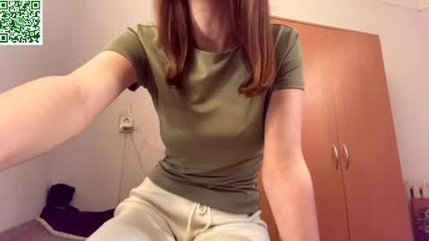 Snapshot of ellyspoerer chatting on May 7, 3:17 pm Sonya online show from May 7, 3:17 pm