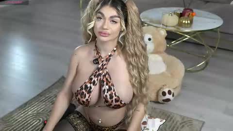 Snapshot of ellyxxxelly chatting on October 17, 12:41 pm Elly online show from October 17, 12:41 pm