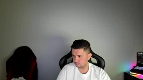 Snapshot of elmerfu chatting on February 8, 7:04 am Elmer online show from February 8, 7:04 am