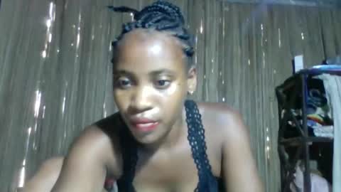 elodie012 online show from January 7, 7:11 am