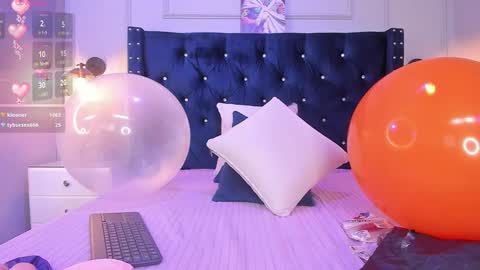 Elodie  online show from January 31, 6:03 pm