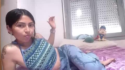Snapshot of elody_j chatting on May 28, 8:11 am elody online show from May 28, 8:11 am