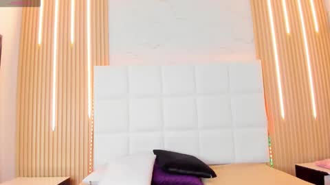 elody_rousse online show from February 11, 11:59 am