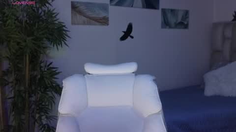 Snapshot of eloisee_ chatting on April 22, 8:54 pm Eloise . online show from April 22, 8:54 pm