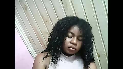 Snapshot of elonie9794 chatting on May 26, 9:49 am elonie9794 online show from May 26, 9:49 am