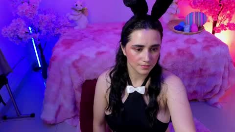 elowen_halley1 online show from April 4, 9:01 pm