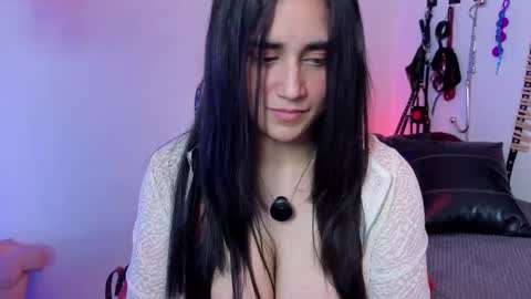 elowen_halley1 online show from April 10, 7:40 pm