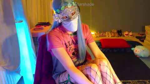 Snapshot of elowenstarshade chatting on April 15, 9:04 pm ElowenStarshade online show from April 15, 9:04 pm