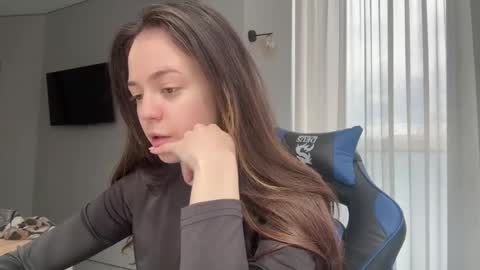 Snapshot of elowynx chatting on April 11, 10:08 am Milana online show from April 11, 10:08 am