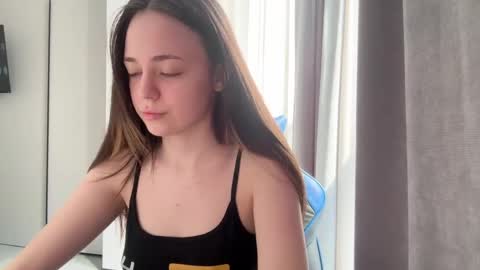 Snapshot of elowynx chatting on April 29, 9:02 am Milana online show from April 29, 9:02 am