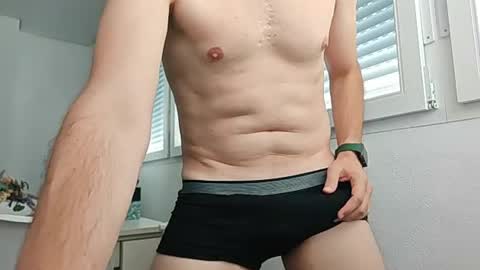 Snapshot of elrubiyo25 chatting on July 27, 12:34 pm elrubiyo25 online show from July 27, 12:34 pm