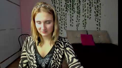 Elsa  online show from October 13, 1:11 pm