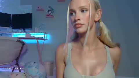 elsa_may online show from March 10, 1:21 am