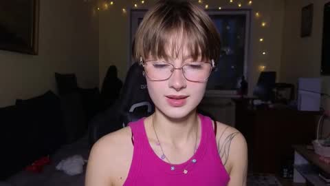 Snapshot of elsaangel chatting on January 14, 2:06 am elsaangel online show from January 14, 2:06 am