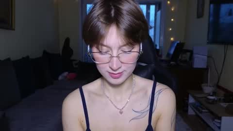 Snapshot of elsaangel chatting on February 1, 2:10 am elsaangel online show from February 1, 2:10 am