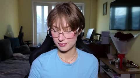 Snapshot of elsaangel chatting on February 15, 10:47 am elsaangel online show from February 15, 10:47 am