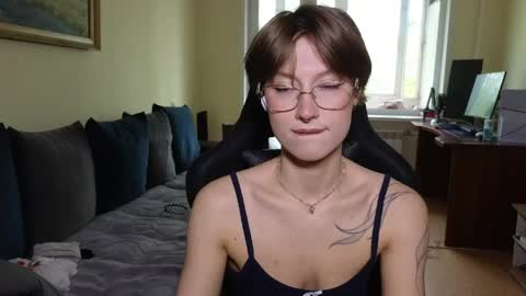 Snapshot of elsaangel chatting on May 16, 6:21 am elsaangel online show from May 16, 6:21 am