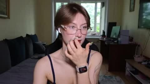 Snapshot of elsaangel chatting on May 29, 3:15 am elsaangel online show from May 29, 3:15 am