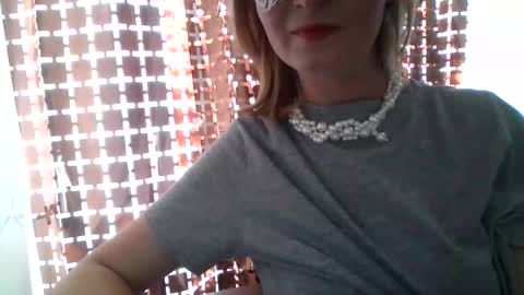 Snapshot of elsamartinez chatting on September 25, 9:13 am ElsaMartinez online show from September 25, 9:13 am