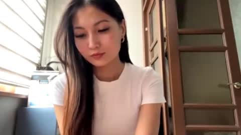 Snapshot of elsedesmond chatting on June 1, 11:01 am Mia online show from June 1, 11:01 am