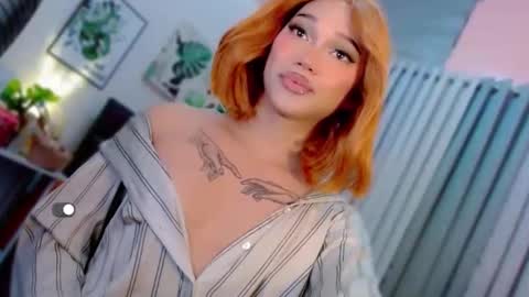 Snapshot of elvie_hughes chatting on October 30, 11:33 am elvie_hughes online show from October 30, 11:33 am