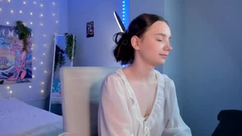 Snapshot of elvienne chatting on June 6, 3:11 am Elvienne online show from June 6, 3:11 am