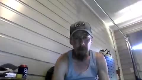 Snapshot of elwooood7 chatting on May 25, 3:29 pm elwooood7 online show from May 25, 3:29 pm