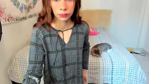 Elizabeth online show from February 20, 4:03 pm