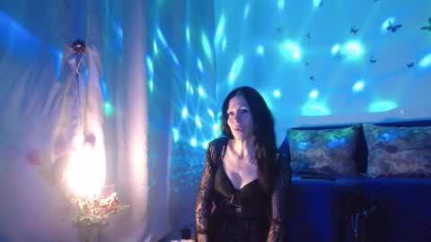 Elisa online show from February 14, 6:26 pm