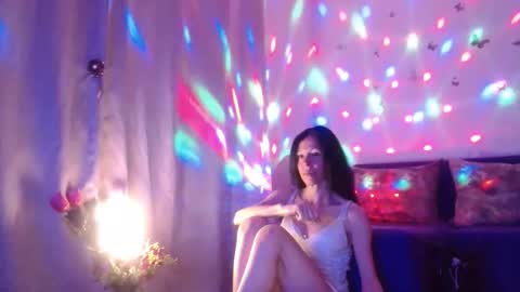 Elisa online show from April 18, 6:45 pm