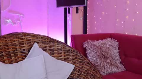 Elysia online show from December 2, 9:10 pm