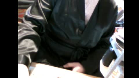 Em online show from April 2, 9:18 am