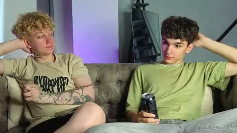 Snapshot of em_chipsi chatting on July 17, 6:02 pm em_chipsi online show from July 17, 6:02 pm