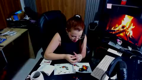 Snapshot of ema_04 chatting on May 8, 3:34 am Estefany Martinez Acua INSTAGRAM ema 04oficial online show from May 8, 3:34 am