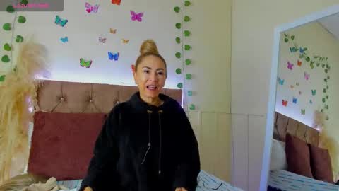 ema garcia  online show from October 18, 12:39 pm