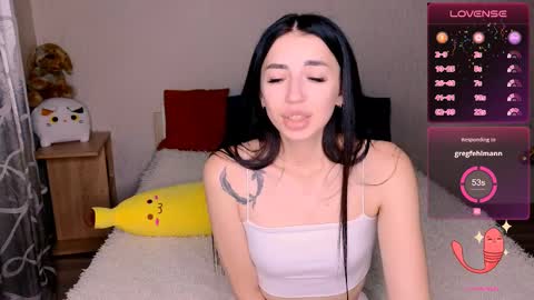 Snapshot of ema_grasie chatting on December 8, 9:02 am ema_grasie online show from December 8, 9:02 am