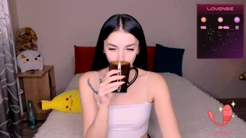 Snapshot of ema_grasie chatting on December 20, 8:49 am ema_grasie online show from December 20, 8:49 am