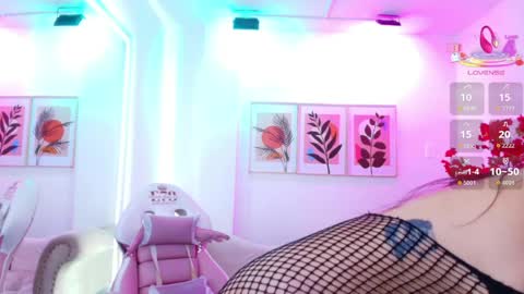 Ema louisx  online show from April 4, 6:27 pm