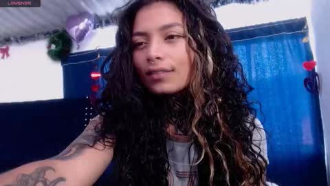 Snapshot of ema_ploxx chatting on February 17, 2:02 pm ema_ploxx online show from February 17, 2:02 pm