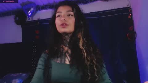 Snapshot of ema_ploxx chatting on February 20, 6:19 am ema_ploxx online show from February 20, 6:19 am