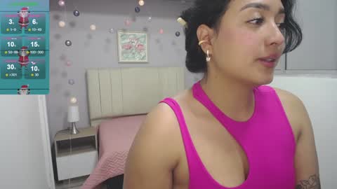 Snapshot of ema_saenz chatting on December 16, 7:10 pm Ema online show from December 16, 7:10 pm