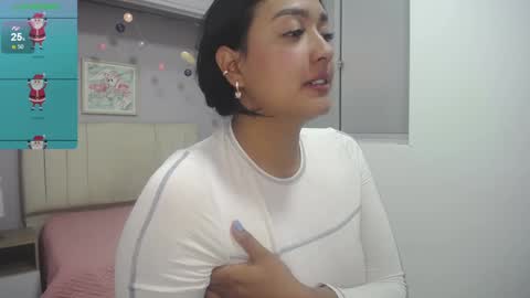 Snapshot of ema_saenz chatting on December 17, 6:53 pm Ema online show from December 17, 6:53 pm