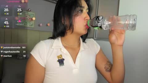 Snapshot of ema_saenz chatting on March 10, 10:13 pm Ema online show from March 10, 10:13 pm