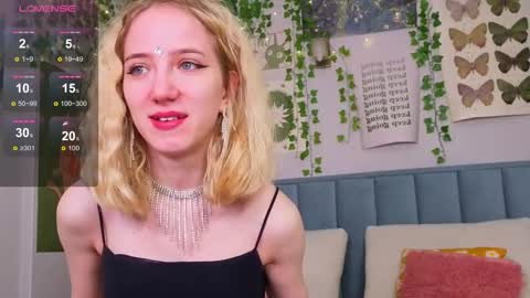 Snapshot of emacalim_ chatting on February 5, 11:48 am Emma online show from February 5, 11:48 am