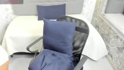 emahills__axelrose online show from September 13, 10:31 pm