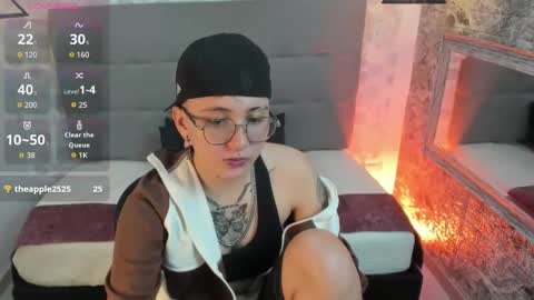 emahills__axelrose online show from October 25, 10:01 am