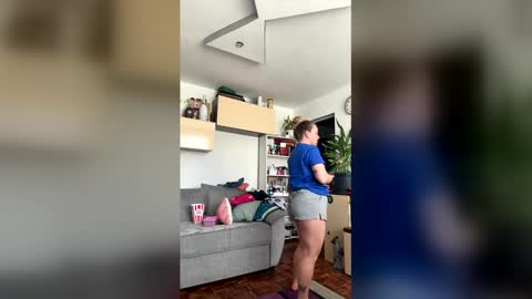Snapshot of emanuel_berta chatting on April 25, 1:52 pm emanuel_berta online show from April 25, 1:52 pm